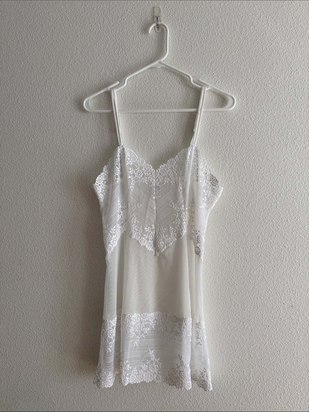 Wacoal White Lace Trim Negligee